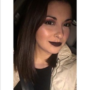 Meet your Posher, Yovana